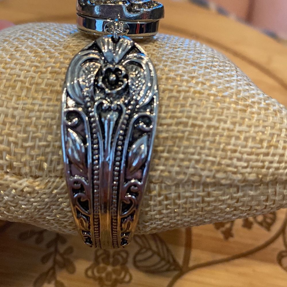 NWOT Button Bracelet - Picture 4 of 9
